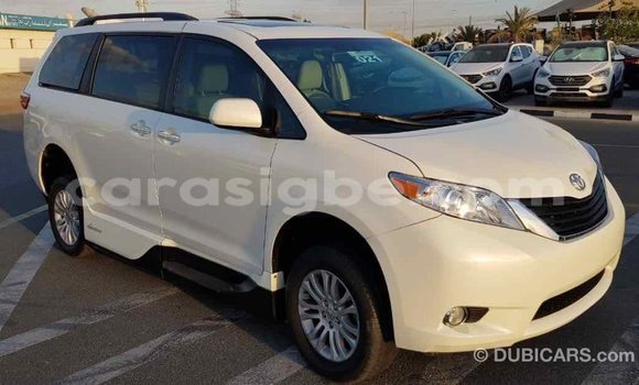 Acheter Import Voiture Toyota Sienna Blanc à Import - Dubai, Togo Acheter Import Voiture Toyota Sienna Blanc à Import - Dubai, Togo