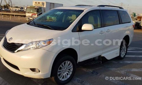 Acheter Import Voiture Toyota Sienna Blanc à Import - Dubai, Togo Acheter Import Voiture Toyota Sienna Blanc à Import - Dubai, Togo