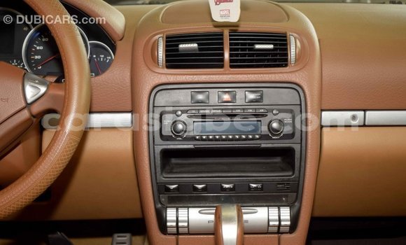 Acheter Import Voiture Porsche Cayenne Vert à Import - Dubai, Togo