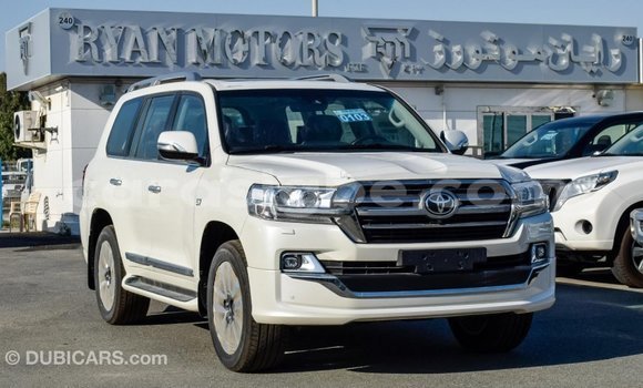 Acheter Import Voiture Toyota Land Cruiser Blanc à Import - Dubai, Togo Acheter Import Voiture Toyota Land Cruiser Blanc à Import - Dubai, Togo
