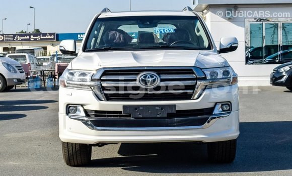 Acheter Import Voiture Toyota Land Cruiser Blanc à Import - Dubai, Togo Acheter Import Voiture Toyota Land Cruiser Blanc à Import - Dubai, Togo
