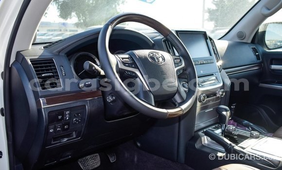 Acheter Import Voiture Toyota Land Cruiser Blanc à Import - Dubai, Togo Acheter Import Voiture Toyota Land Cruiser Blanc à Import - Dubai, Togo