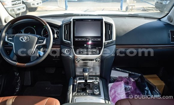 Acheter Import Voiture Toyota Land Cruiser Blanc à Import - Dubai, Togo Acheter Import Voiture Toyota Land Cruiser Blanc à Import - Dubai, Togo