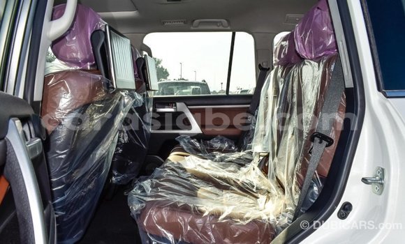 Acheter Import Voiture Toyota Land Cruiser Blanc à Import - Dubai, Togo Acheter Import Voiture Toyota Land Cruiser Blanc à Import - Dubai, Togo