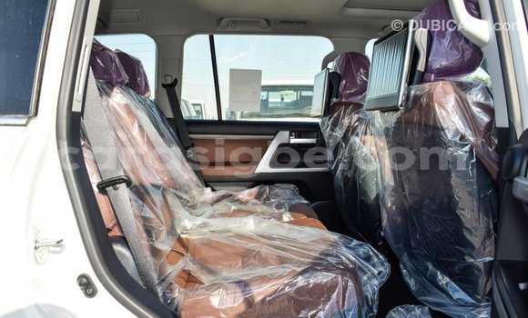 Acheter Import Voiture Toyota Land Cruiser Blanc à Import - Dubai, Togo Acheter Import Voiture Toyota Land Cruiser Blanc à Import - Dubai, Togo