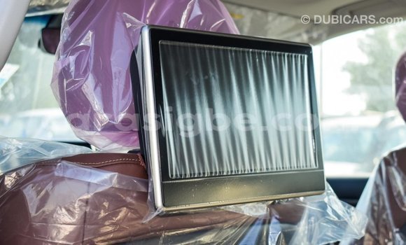 Acheter Import Voiture Toyota Land Cruiser Blanc à Import - Dubai, Togo Acheter Import Voiture Toyota Land Cruiser Blanc à Import - Dubai, Togo