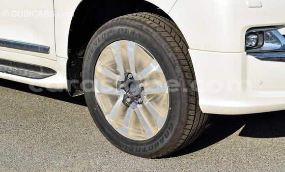 Acheter Import Voiture Toyota Land Cruiser Blanc à Import - Dubai, Togo Acheter Import Voiture Toyota Land Cruiser Blanc à Import - Dubai, Togo