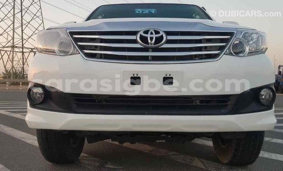 Acheter Import Voiture Toyota Fortuner Blanc à Import - Dubai, Togo Acheter Import Voiture Toyota Fortuner Blanc à Import - Dubai, Togo