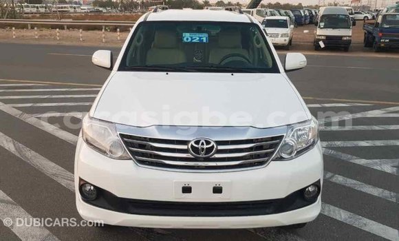 Acheter Import Voiture Toyota Fortuner Blanc à Import - Dubai, Togo Acheter Import Voiture Toyota Fortuner Blanc à Import - Dubai, Togo