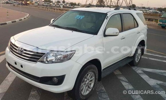 Acheter Import Voiture Toyota Fortuner Blanc à Import - Dubai, Togo Acheter Import Voiture Toyota Fortuner Blanc à Import - Dubai, Togo