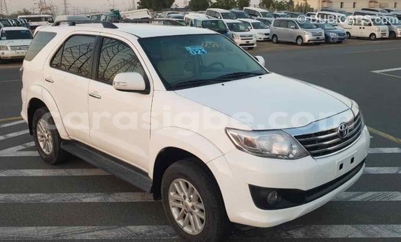 Acheter Import Voiture Toyota Fortuner Blanc à Import - Dubai, Togo Acheter Import Voiture Toyota Fortuner Blanc à Import - Dubai, Togo