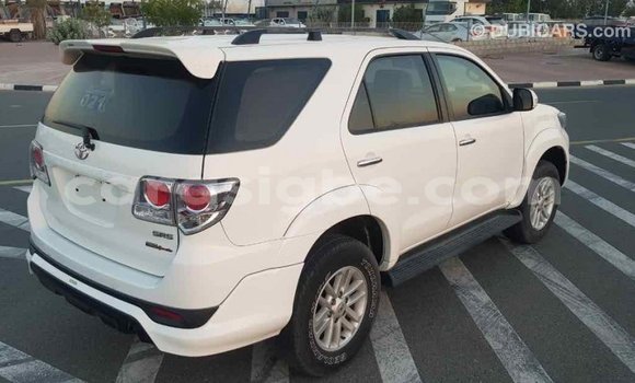 Acheter Import Voiture Toyota Fortuner Blanc à Import - Dubai, Togo Acheter Import Voiture Toyota Fortuner Blanc à Import - Dubai, Togo