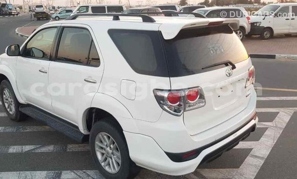 Acheter Import Voiture Toyota Fortuner Blanc à Import - Dubai, Togo Acheter Import Voiture Toyota Fortuner Blanc à Import - Dubai, Togo