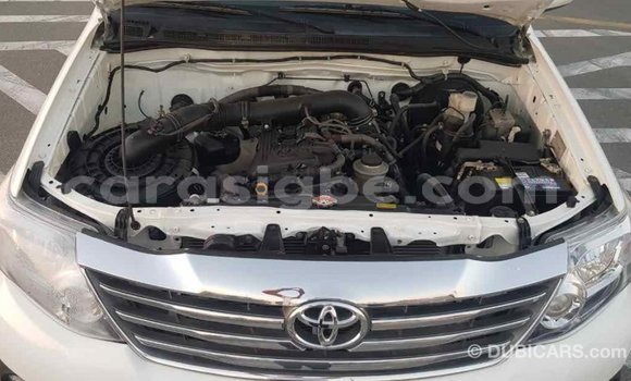 Acheter Import Voiture Toyota Fortuner Blanc à Import - Dubai, Togo Acheter Import Voiture Toyota Fortuner Blanc à Import - Dubai, Togo