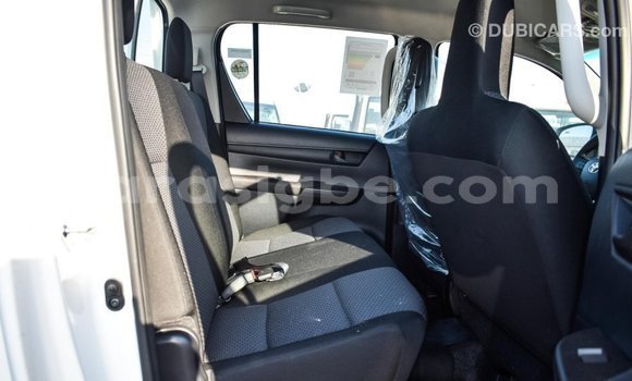 Acheter Import Voiture Toyota Hilux Blanc à Import - Dubai, Togo Acheter Import Voiture Toyota Hilux Blanc à Import - Dubai, Togo