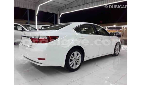 Acheter Import Voiture Lexus ES Blanc à Import - Dubai, Togo Acheter Import Voiture Lexus ES Blanc à Import - Dubai, Togo