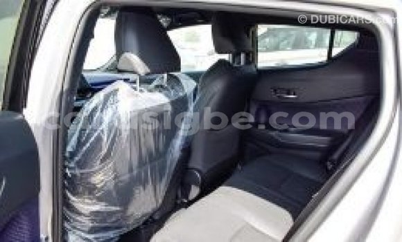 Acheter Import Voiture Toyota C-HR Autre à Import - Dubai, Togo Acheter Import Voiture Toyota C-HR Autre à Import - Dubai, Togo