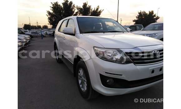 Acheter Import Voiture Toyota Fortuner Blanc à Import - Dubai, Togo Acheter Import Voiture Toyota Fortuner Blanc à Import - Dubai, Togo