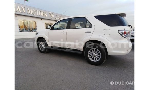 Acheter Import Voiture Toyota Fortuner Blanc à Import - Dubai, Togo Acheter Import Voiture Toyota Fortuner Blanc à Import - Dubai, Togo