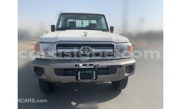 Acheter Import Voiture Toyota Land Cruiser Blanc à Import - Dubai, Togo Acheter Import Voiture Toyota Land Cruiser Blanc à Import - Dubai, Togo