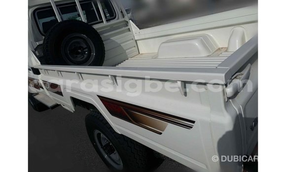 Acheter Import Voiture Toyota Land Cruiser Blanc à Import - Dubai, Togo Acheter Import Voiture Toyota Land Cruiser Blanc à Import - Dubai, Togo