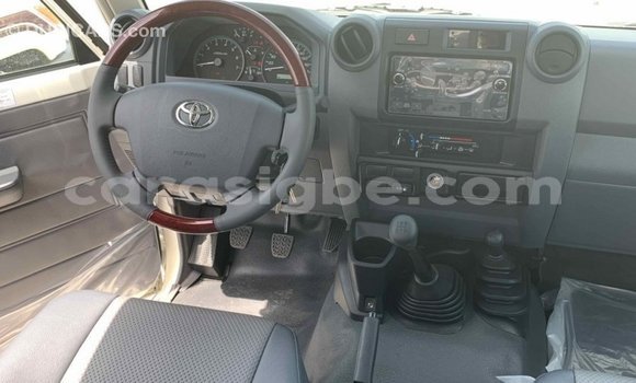 Acheter Import Voiture Toyota Land Cruiser Blanc à Import - Dubai, Togo Acheter Import Voiture Toyota Land Cruiser Blanc à Import - Dubai, Togo