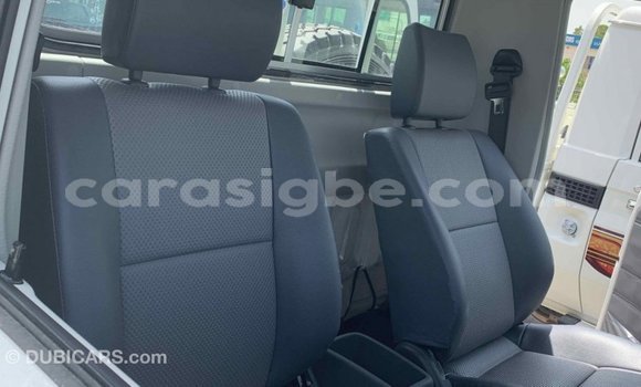 Acheter Import Voiture Toyota Land Cruiser Blanc à Import - Dubai, Togo Acheter Import Voiture Toyota Land Cruiser Blanc à Import - Dubai, Togo