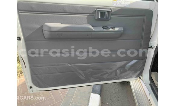 Acheter Import Voiture Toyota Land Cruiser Blanc à Import - Dubai, Togo Acheter Import Voiture Toyota Land Cruiser Blanc à Import - Dubai, Togo