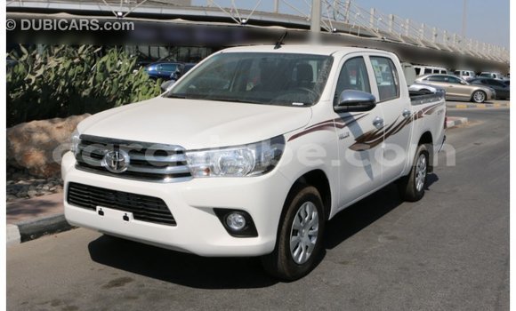 Acheter Import Voiture Toyota Hilux Blanc à Import - Dubai, Togo