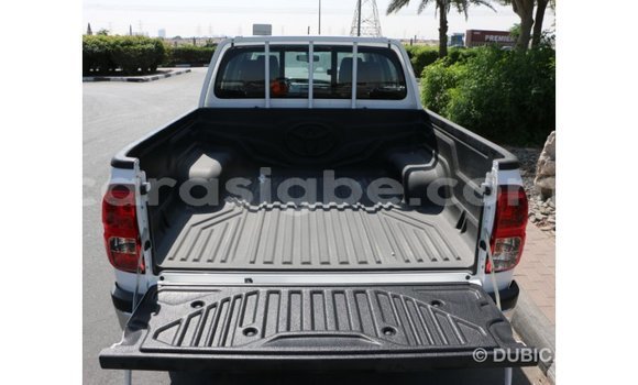 Acheter Import Voiture Toyota Hilux Blanc à Import - Dubai, Togo