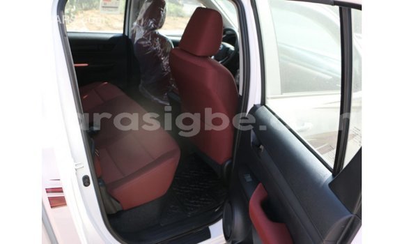 Acheter Import Voiture Toyota Hilux Blanc à Import - Dubai, Togo