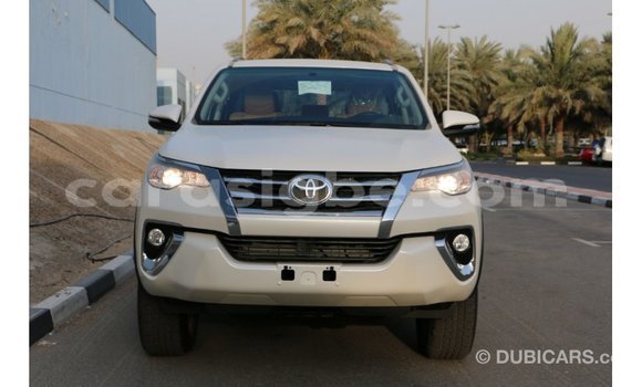Acheter Import Voiture Toyota Fortuner Noir à Import - Dubai, Togo Acheter Import Voiture Toyota Fortuner Noir à Import - Dubai, Togo