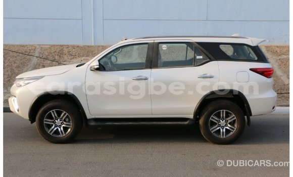 Acheter Import Voiture Toyota Fortuner Noir à Import - Dubai, Togo Acheter Import Voiture Toyota Fortuner Noir à Import - Dubai, Togo