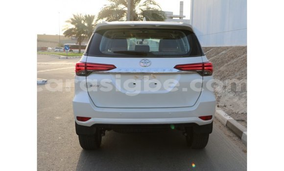 Acheter Import Voiture Toyota Fortuner Noir à Import - Dubai, Togo Acheter Import Voiture Toyota Fortuner Noir à Import - Dubai, Togo