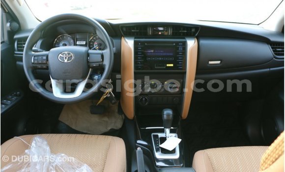 Acheter Import Voiture Toyota Fortuner Noir à Import - Dubai, Togo Acheter Import Voiture Toyota Fortuner Noir à Import - Dubai, Togo