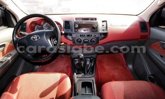 Acheter Import Voiture Toyota Hilux Rouge à Import - Dubai, Togo Acheter Import Voiture Toyota Hilux Rouge à Import - Dubai, Togo