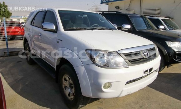 Buy Import Toyota Fortuner White Car in Import - Dubai in Togo