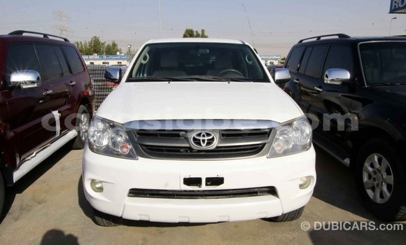 Acheter Import Voiture Toyota Fortuner Blanc à Import - Dubai, Togo Acheter Import Voiture Toyota Fortuner Blanc à Import - Dubai, Togo