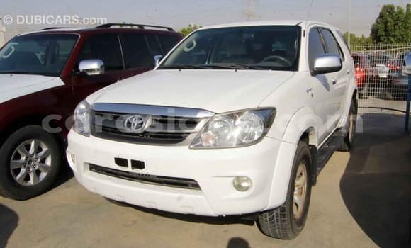 Acheter Import Voiture Toyota Fortuner Blanc à Import - Dubai, Togo Acheter Import Voiture Toyota Fortuner Blanc à Import - Dubai, Togo