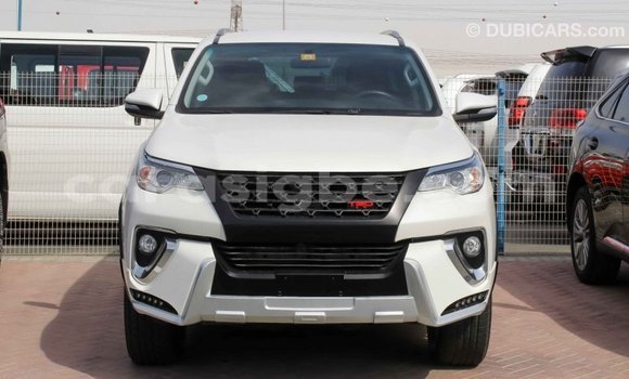 Acheter Import Voiture Toyota Fortuner Blanc à Import - Dubai, Togo Acheter Import Voiture Toyota Fortuner Blanc à Import - Dubai, Togo