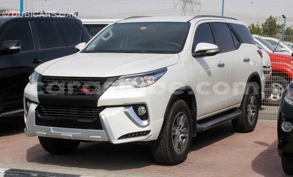 Acheter Import Voiture Toyota Fortuner Blanc à Import - Dubai, Togo Acheter Import Voiture Toyota Fortuner Blanc à Import - Dubai, Togo