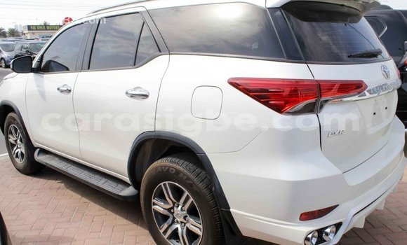 Acheter Import Voiture Toyota Fortuner Blanc à Import - Dubai, Togo Acheter Import Voiture Toyota Fortuner Blanc à Import - Dubai, Togo