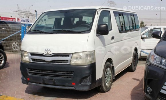 Acheter Import Voiture Toyota Hiace Blanc à Import - Dubai, Togo Acheter Import Voiture Toyota Hiace Blanc à Import - Dubai, Togo