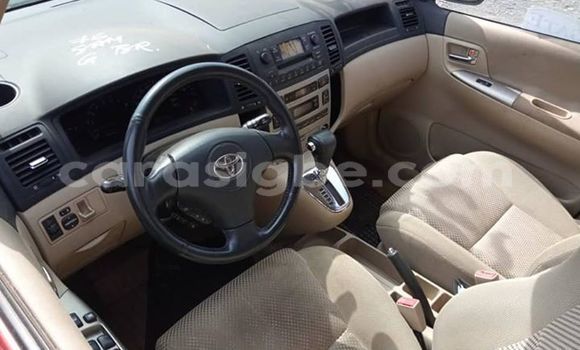 Acheter Occasion Voiture Toyota Corolla Verso Rouge à Lomé, Togo Acheter Occasion Voiture Toyota Corolla Verso Rouge à Lomé, Togo