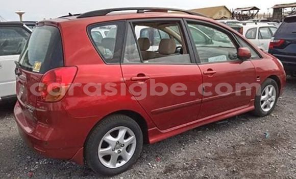 Acheter Occasion Voiture Toyota Corolla Verso Rouge à Lomé, Togo Acheter Occasion Voiture Toyota Corolla Verso Rouge à Lomé, Togo