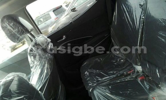 Acheter Occasion Voiture Hyundai Santa Fe Blanc à Lomé, Togo Acheter Occasion Voiture Hyundai Santa Fe Blanc à Lomé, Togo