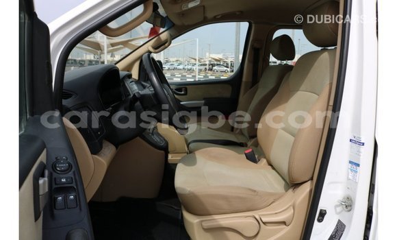 Buy Import Hyundai Chorus White Truck in Import - Dubai in Togo