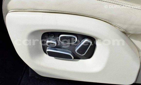 Acheter Import Voiture Land Rover Range Rover Blanc à Import - Dubai, Togo Acheter Import Voiture Land Rover Range Rover Blanc à Import - Dubai, Togo