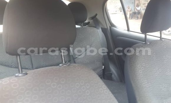 Buy Used Toyota Yaris White Car in Lome in Togo Buy Used Toyota Yaris White Car in Lome in Togo