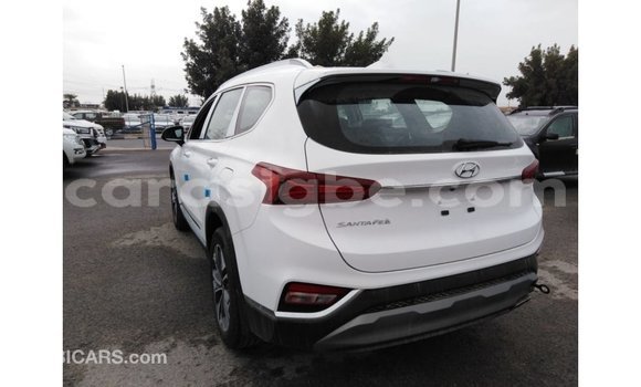 Acheter Import Voiture Hyundai Santa Fe Blanc à Import - Dubai, Togo Acheter Import Voiture Hyundai Santa Fe Blanc à Import - Dubai, Togo